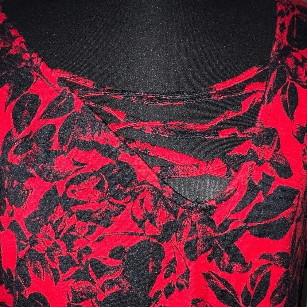 Women's juniors Rock & Republic Red and Black Floral Blouse, size 2X goth grunge - Picture 2 of 7